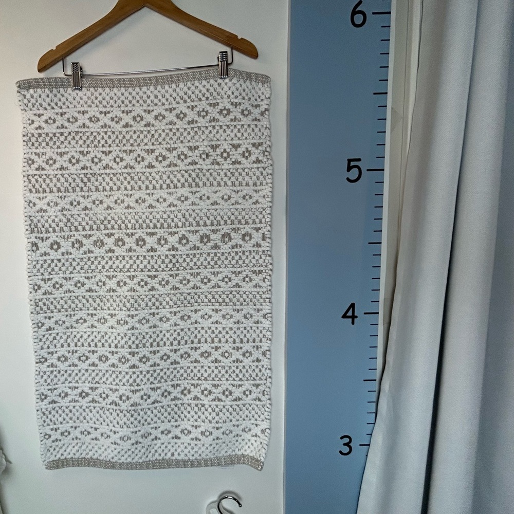 Threshold Bath Area Rug‎ 3D Raised Horizontal Pattern Neutral Colors